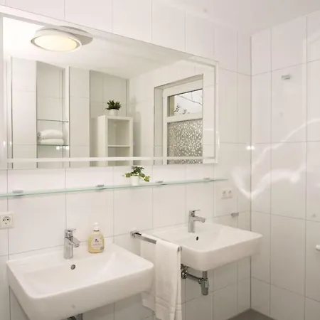 Terrasse, Gratis Nutzung Vom Ahoi Erlebnisbad Und Sauna In Sellin - Meeresblick 77 Apartment *